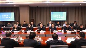 标题:中电建冀交高投爱游戏(中国)一站式服务平台召开2025年股东会暨三届四次董事会、三届三次监事会、四届一次董事会<br/>说明:<br/>日期:2025/12/22 17:17:11