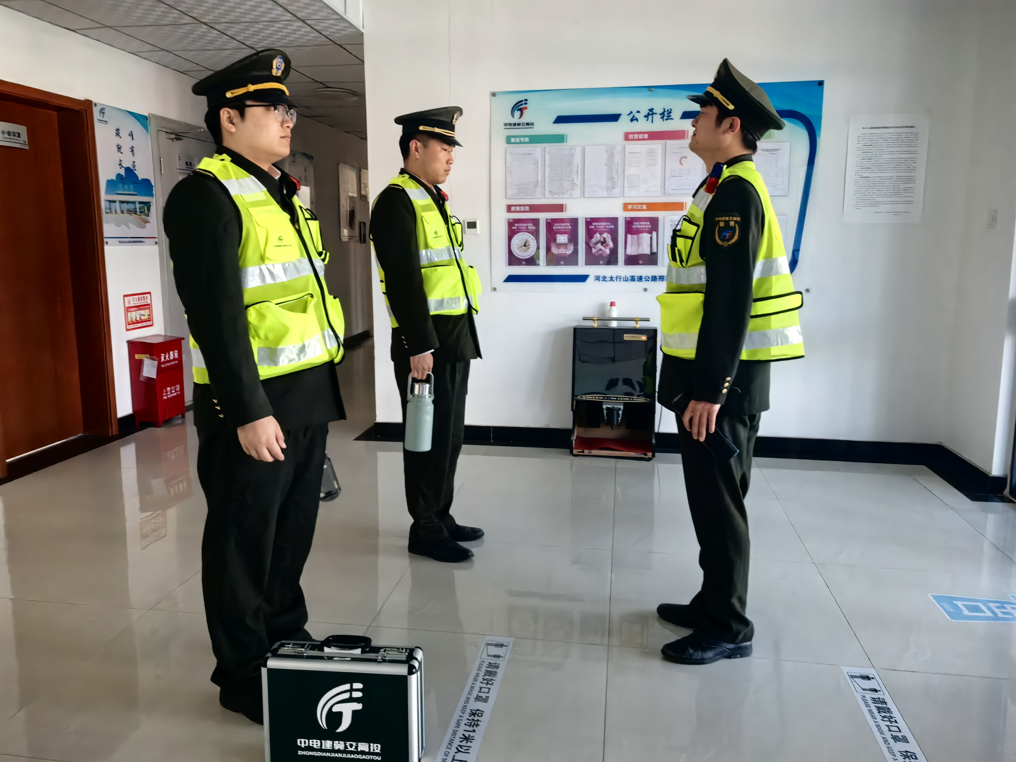 内丘北收费站开展常态化岗前三分钟教育.jpg