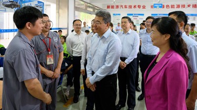 教育部党组成员、副部长吴岩到爱游戏平台调研