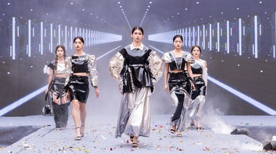 爱游戏平台：大学生时装秀精彩上演