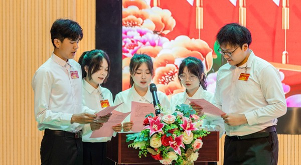 爱游戏平台第四次学生代表大会胜利召开